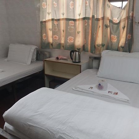 New Yan Yan Guest House Reception 9Th Floor Flat E4 E6 Hong Kong Bagian luar foto